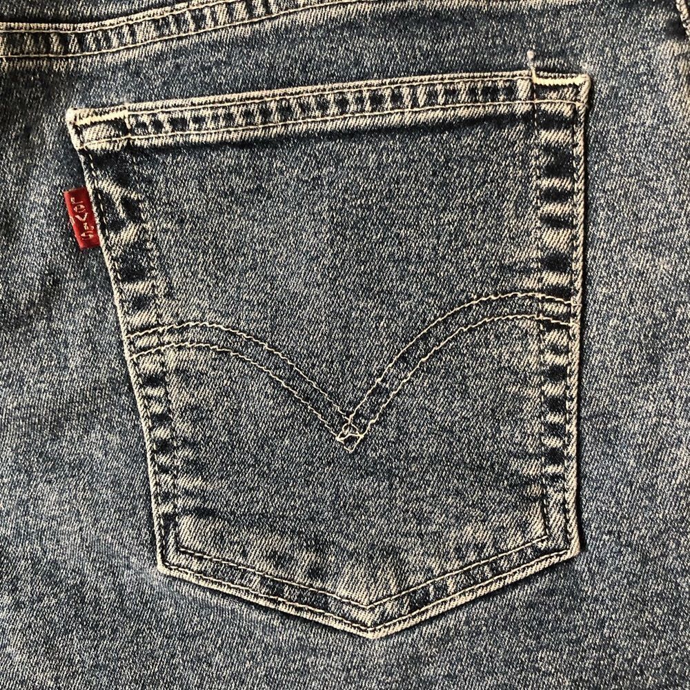 Vintage Levi’s medium wash blue denim shorts junior size 13/30 - Picture 7 of 10